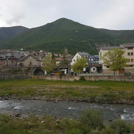 Vikerbiescas Appartement *